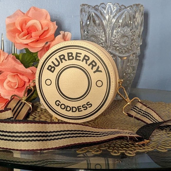 Burberry - Picture 6 of 10